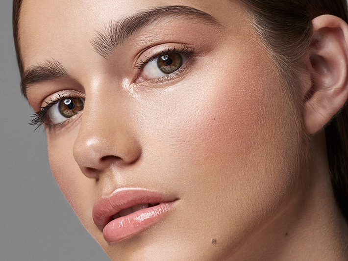 Glow Makeup: The How-To Guide To Achieve Glossy, Dewy Skin Effect